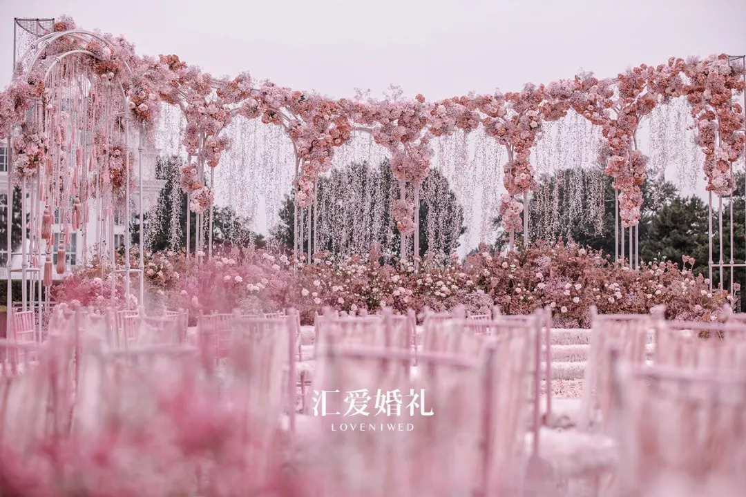 真实婚礼 | 把布达佩斯大饭店搬到自己的婚礼上,她还是第一个