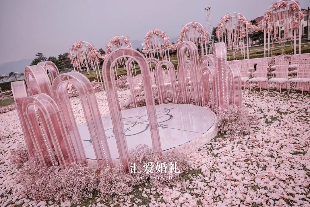 真实婚礼 | 把布达佩斯大饭店搬到自己的婚礼上,她还是第一个