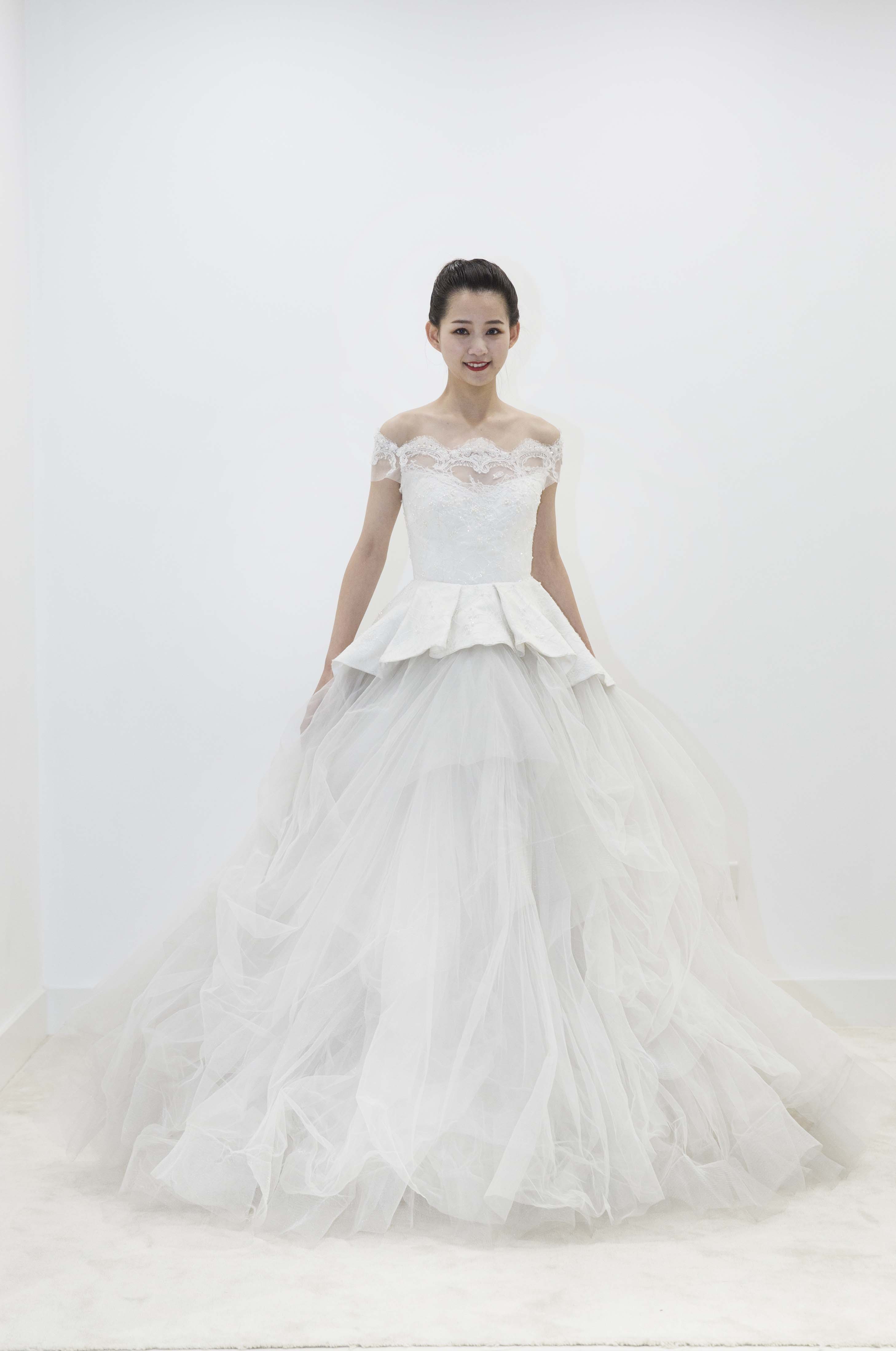 真爱殿堂 兰玉一字肩蕾丝蓬蓬纱婚纱